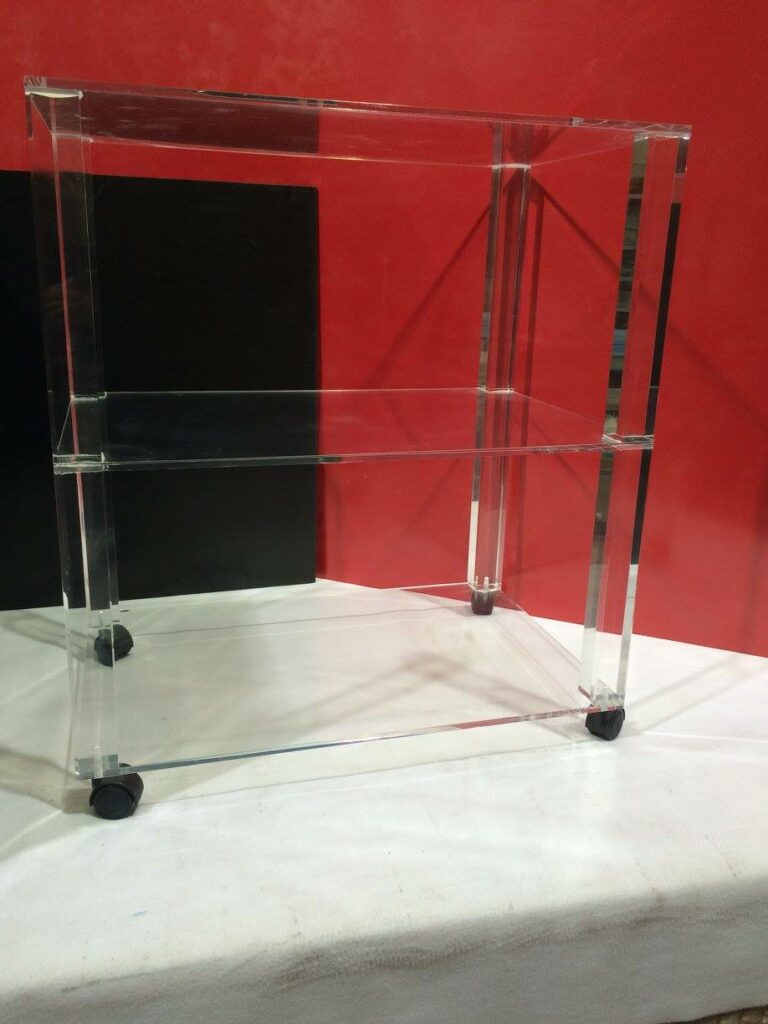 Mesa Pequeña con Ruedas